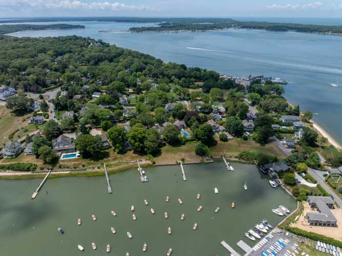 12 Clinton Avenue, Shelter Island