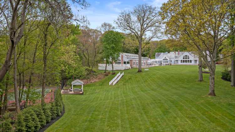 Joy Mangano, Long Island, auction