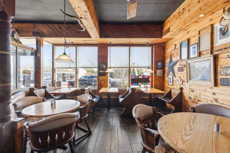 New Moon Café, Mary's Pizza, East Quogue