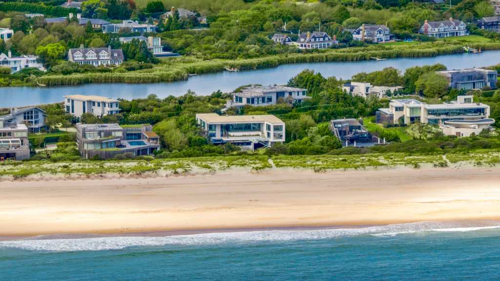Jonathan Oringer, Shutterstock, Bridgehampton