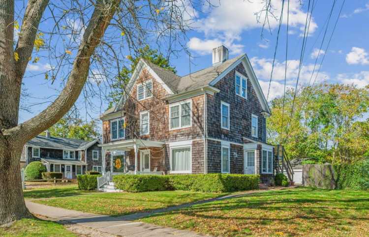 East Hampton Village, commercial building