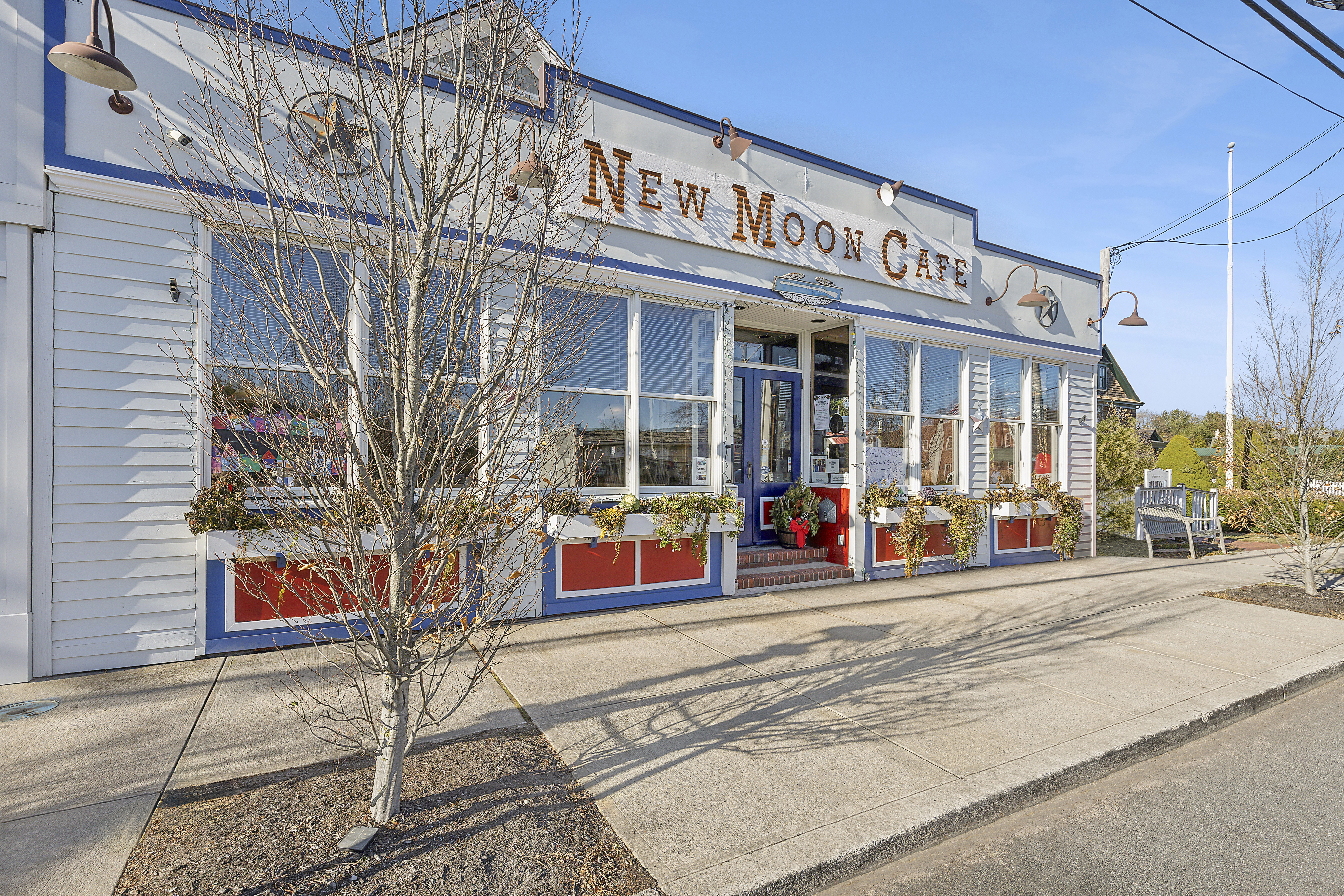 Mary&#039;s Pizza and Pasta will replace the New Moon Cafe in East Quogue.