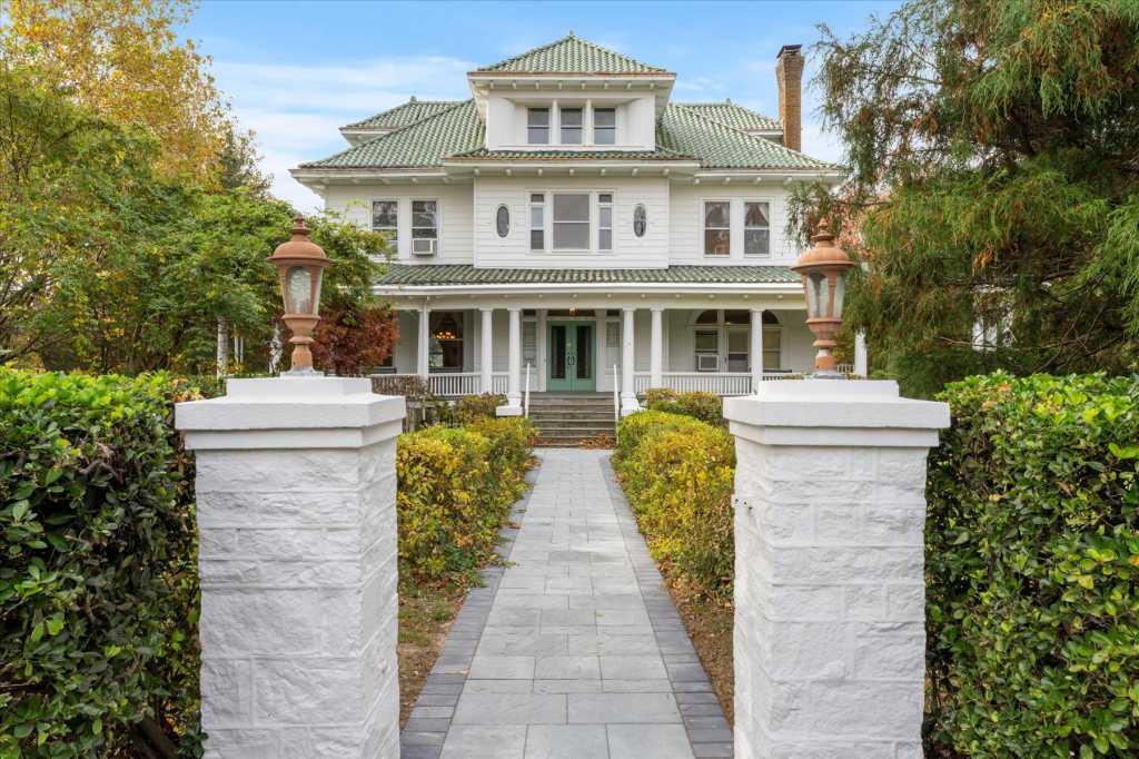 South Jamesport, North Fork, historic estate