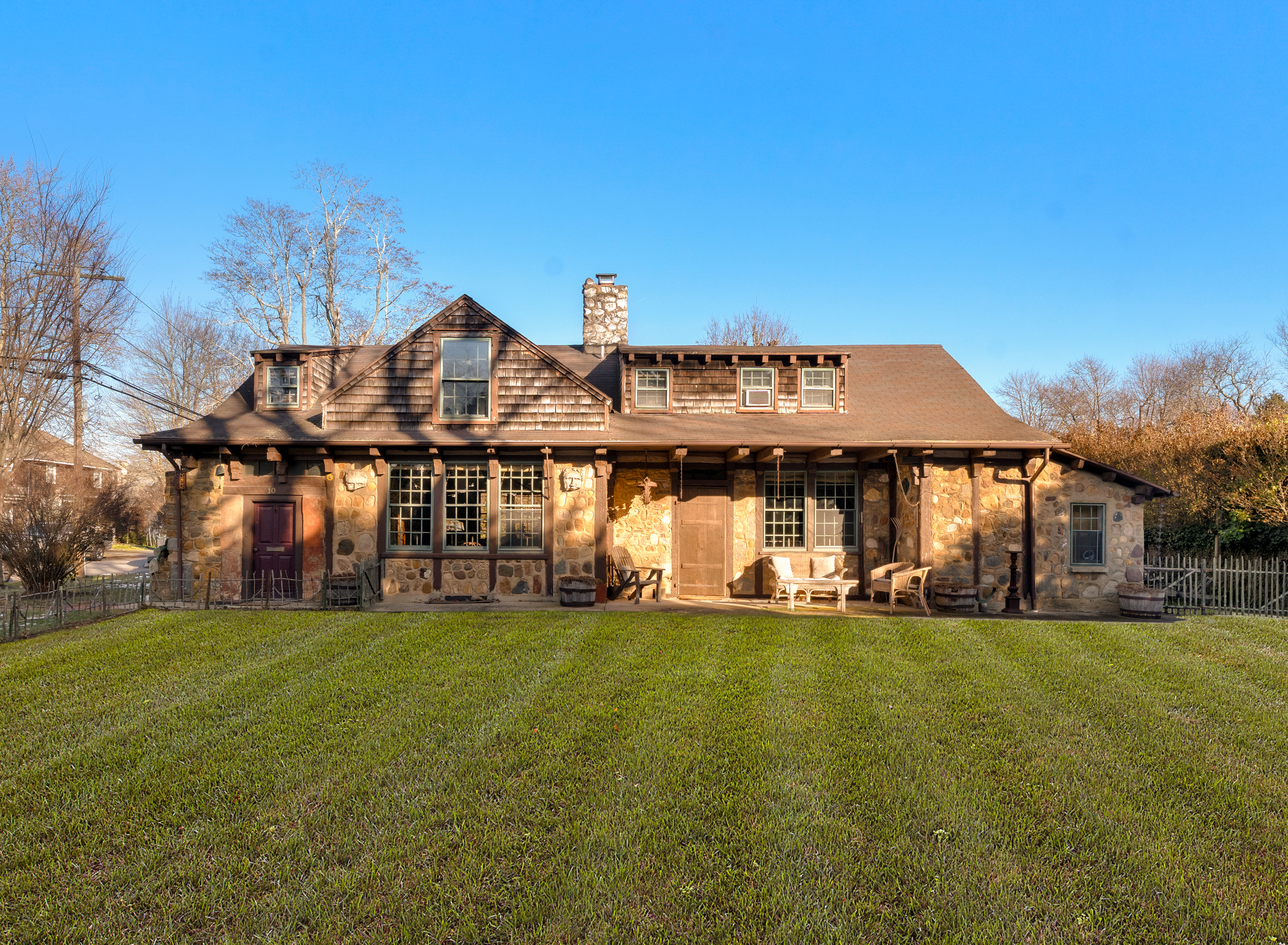 Southampton Village, Hobbit House