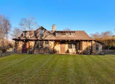 Southampton Village, Hobbit House