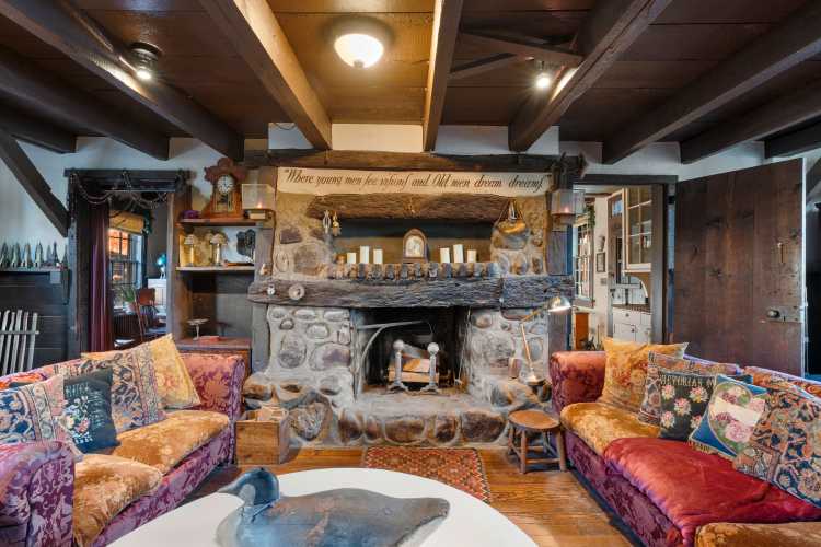 Southampton Village, Hobbit House