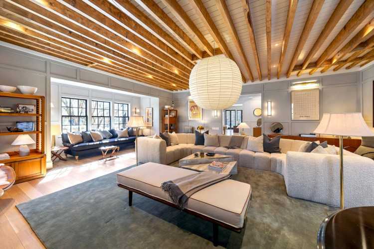 East Hampton Village, carriage house