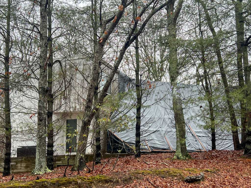 vacant building, Southampton Town