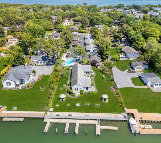 Lark, Hamptons, Penny Lane, Hampton Bays