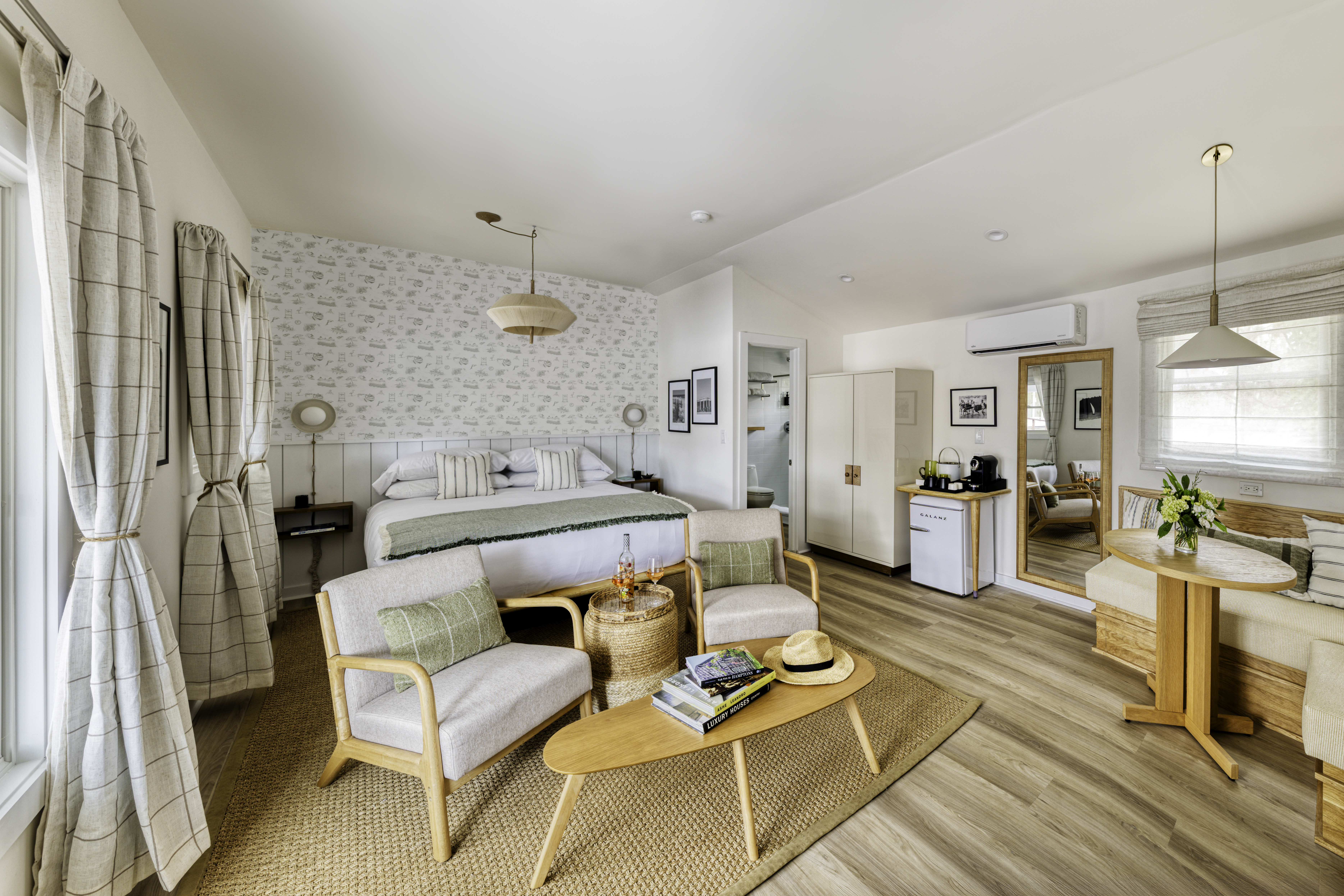 Lark, Hamptons, Penny Lane, Hampton Bays